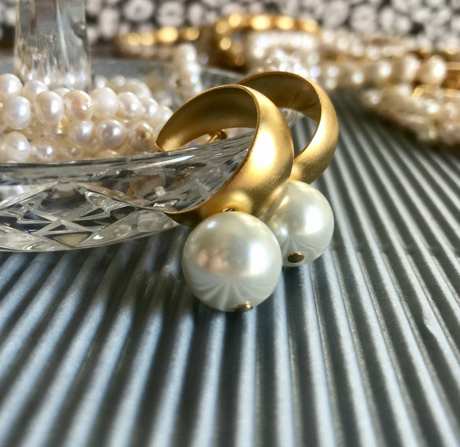 Faith Retro gold & pearl dangle earrings