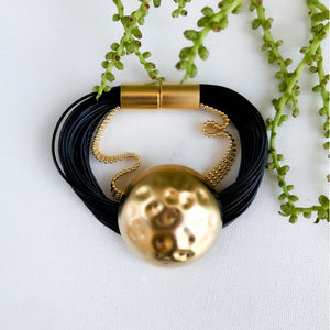 Kris - Black and gold pendant bracelet