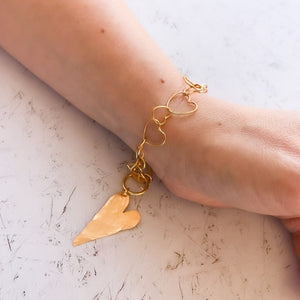 Delicate gold heart bracelet