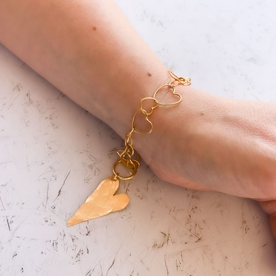 Delicate gold heart bracelet