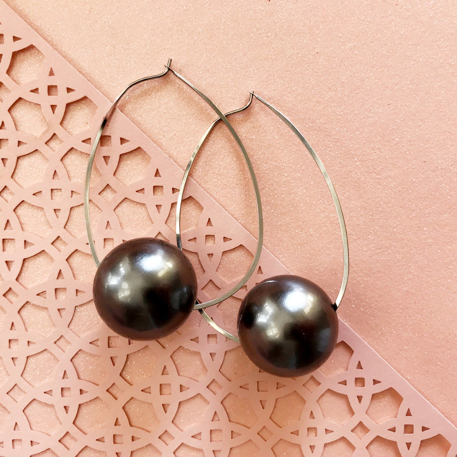 April dark gray ball earrings