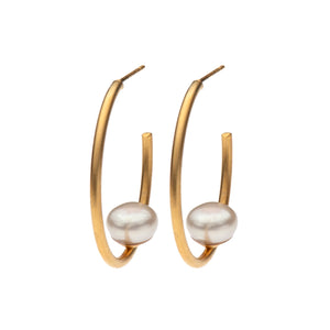 Penelope - Chic gold and pearl hoop earrings