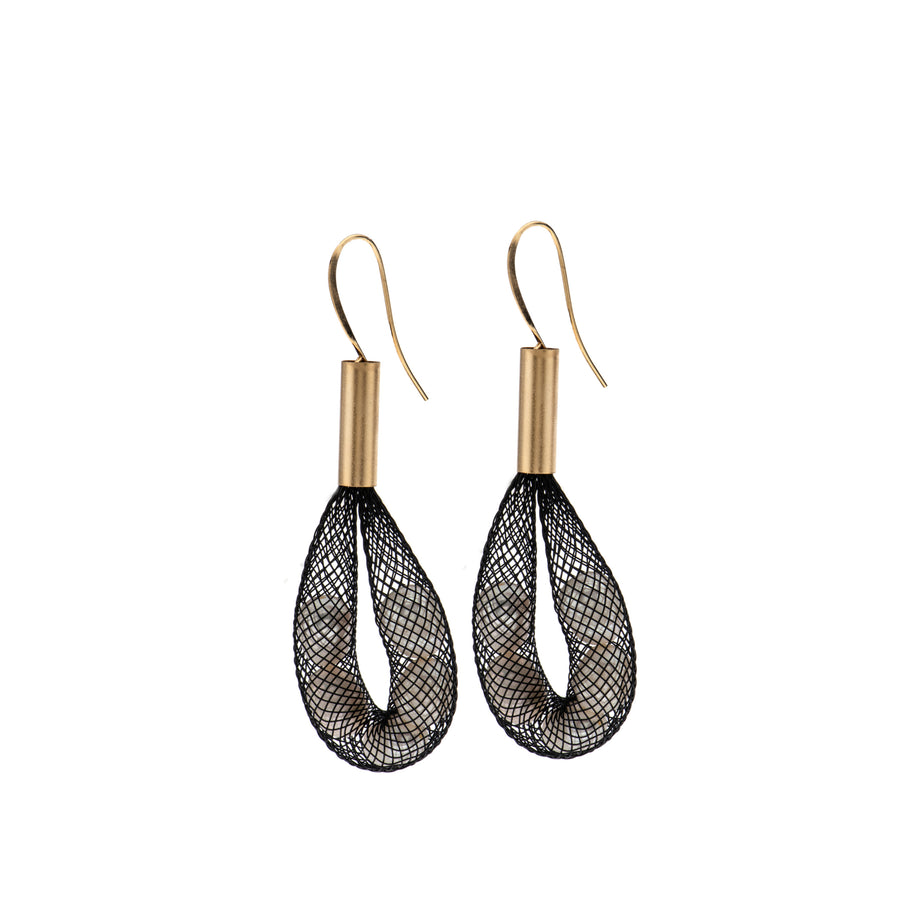 Nora - Edgy mesh and pearl earrings